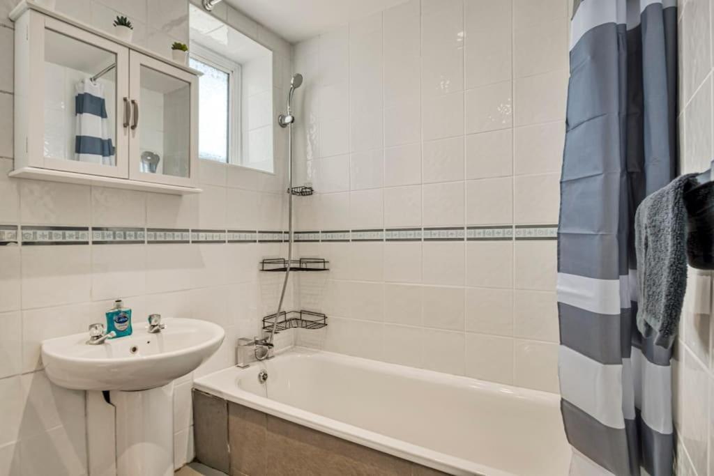 Lovely 3-Bed Clapham Common London Exterior foto