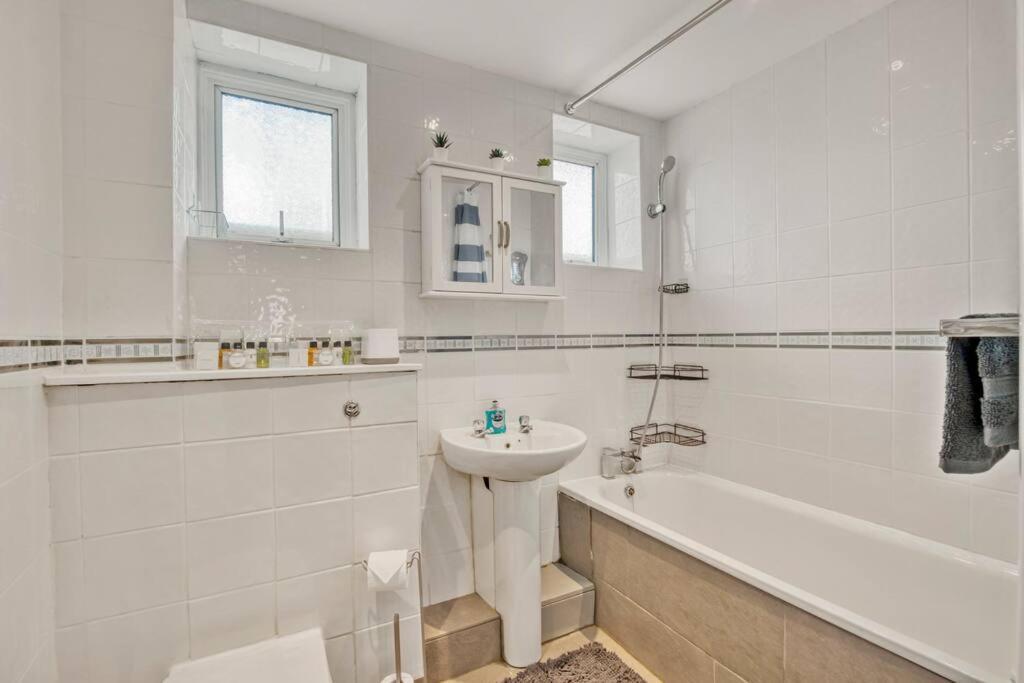 Lovely 3-Bed Clapham Common London Exterior foto